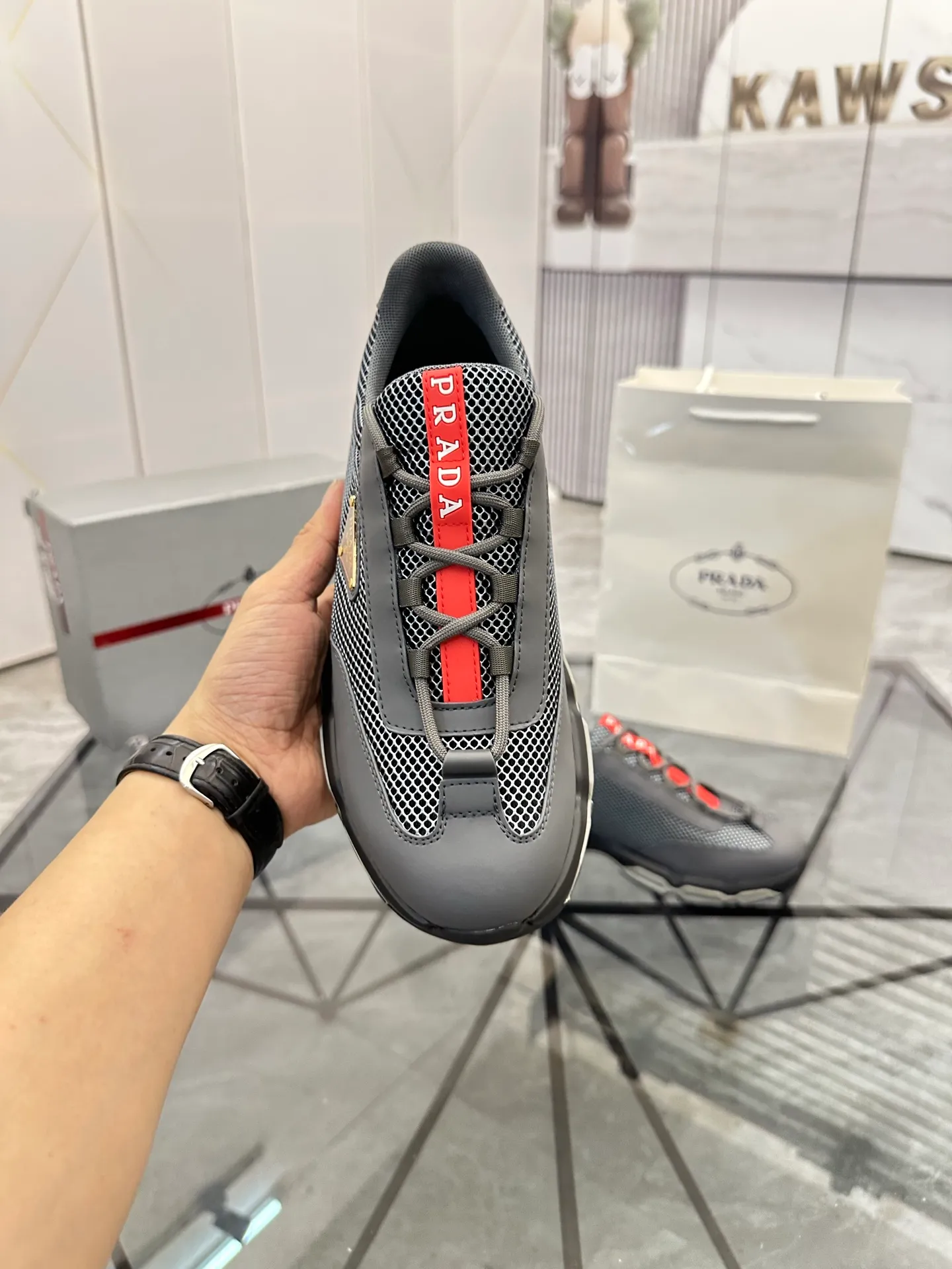 Men's shoes for sale 💰: 💰P660¥ High-end top quality Product trademark: Prada *"Prada*" low-top casual shoes Regular size: 38-45 (can be customized to 46) Product materials: Upper imported first-layer cowhide spliced ​​with original fabric, breathable lining, cowhide foot pads, original air cushion outsole. No.: 001